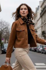 Chamarra corta fit recto con botones contraste