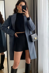 Abrigo largo con solapa botón contraste