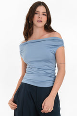 Blusa ajustada con plisados hombros descubiertos