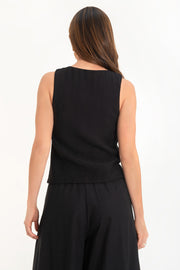 Blusa de fit recto, sin mangas, escote v redondeado y cierre frontal con lazos amarrables.