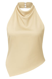 Blusa halter de cuello alto fluido, sin mangas, fit recto, escote en espalda y bajo asimétrico frontal. Cierre posterior con botón y ojal.