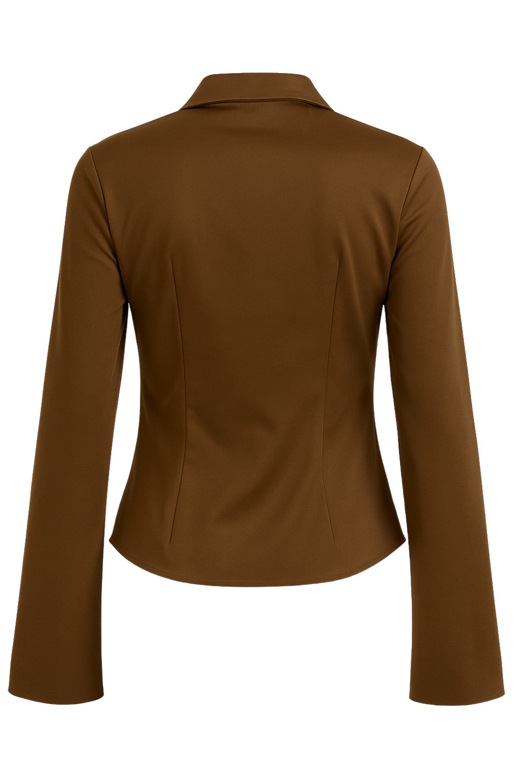 Camisa ajustada de cuello camisero, manga larga con amplitud y abertura en puños. Cierre frontal con hilera de botones.