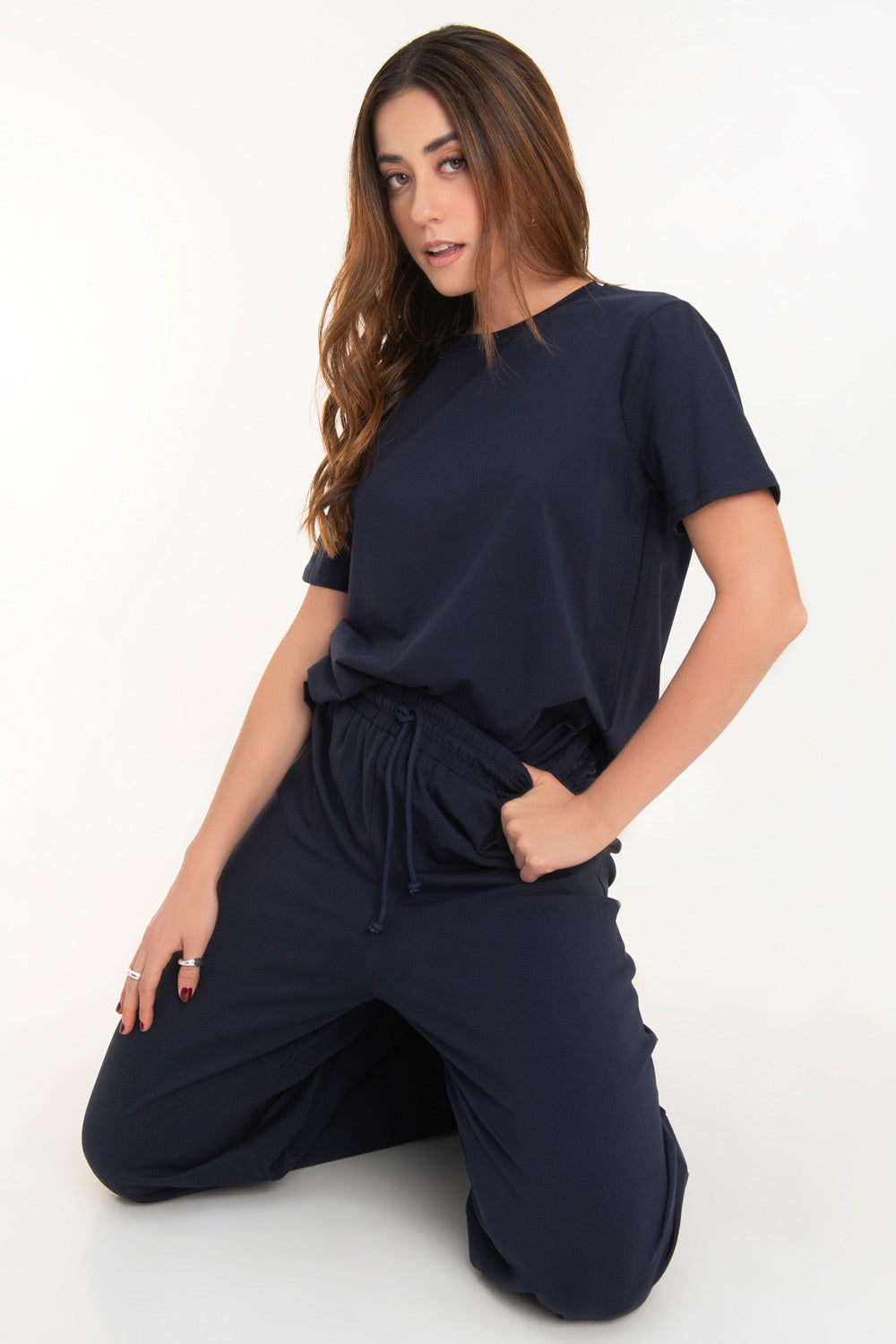 Camiseta de fit recto, cuello redondo con rib en borde y manga corta.