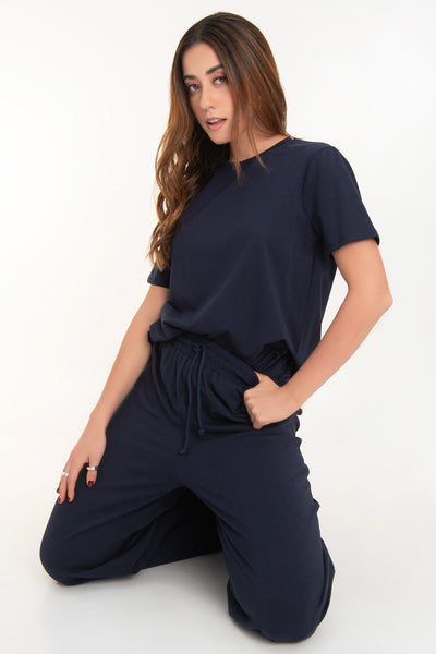 Camiseta de fit recto, cuello redondo con rib en borde y manga corta.