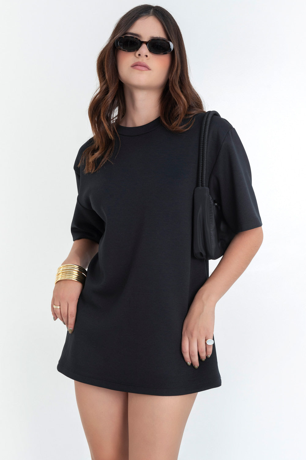 Camiseta de fit oversized, manga corta y cuello redondo.
