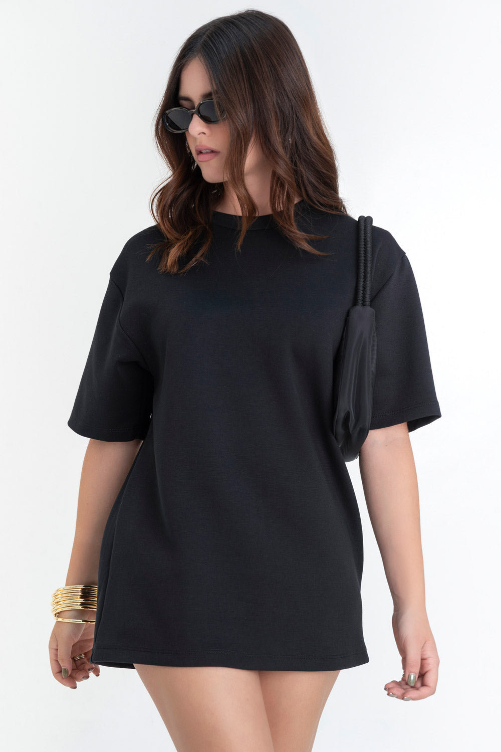 Camiseta de fit oversized, manga corta y cuello redondo.