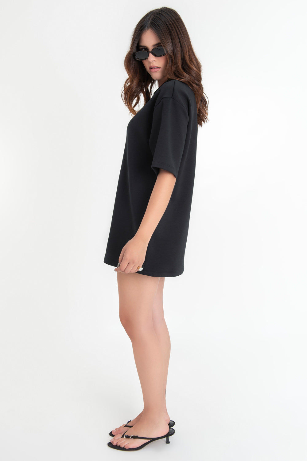 Camiseta de fit oversized, manga corta y cuello redondo.