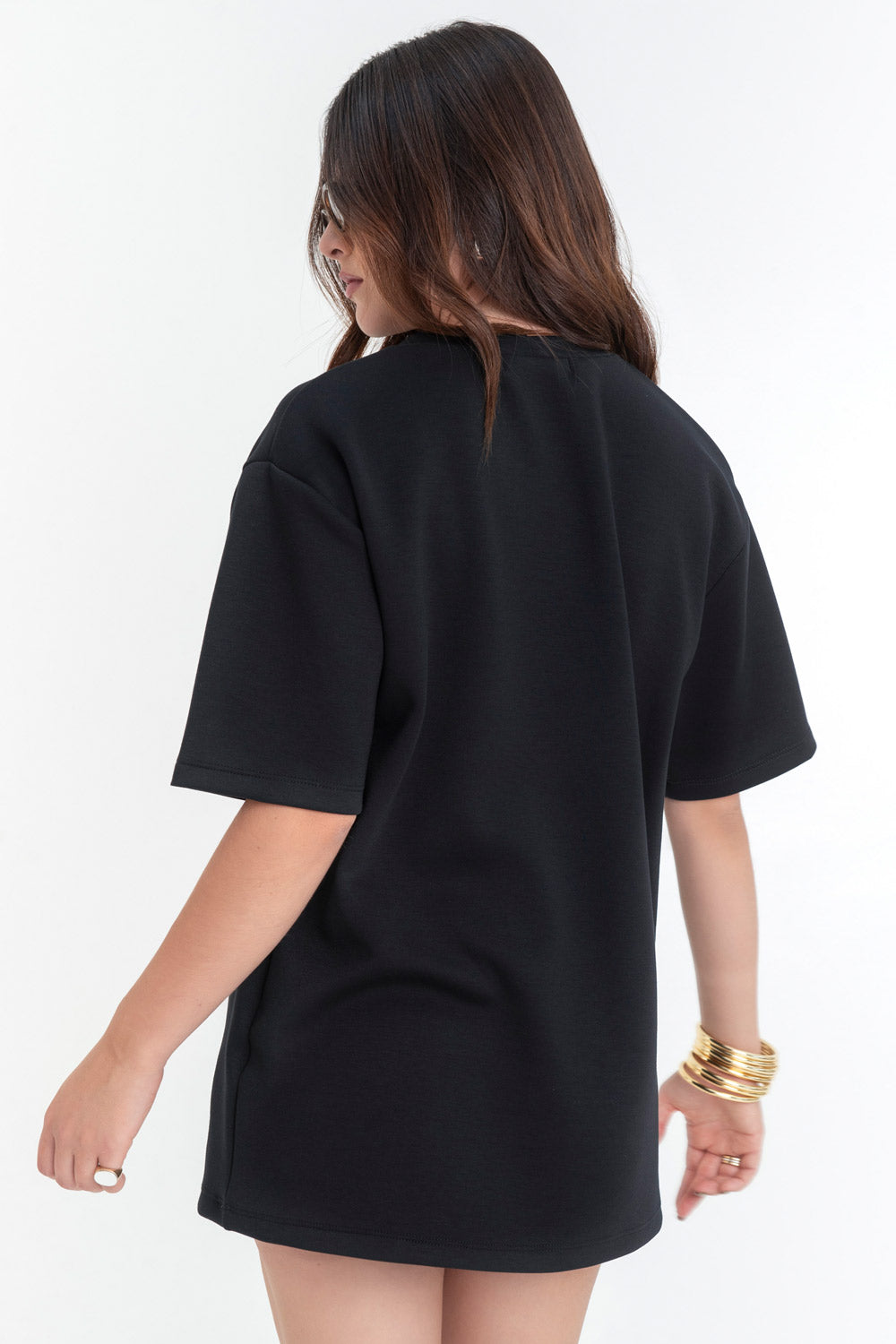 Camiseta de fit oversized, manga corta y cuello redondo.