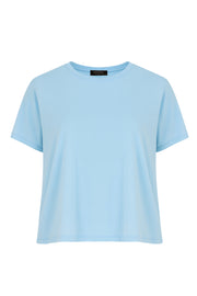 Camiseta básica de manga corta, cuello redondo y fit recto.