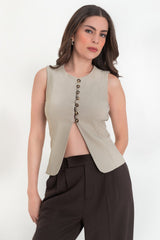 Chaleco ajustado con botones lazado espalda