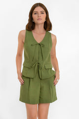 Chaleco recto escote v con lazado bolsillos