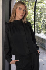 Chamarra abullonada cuello alto