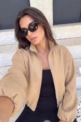 Puffer jacket with zip closure
