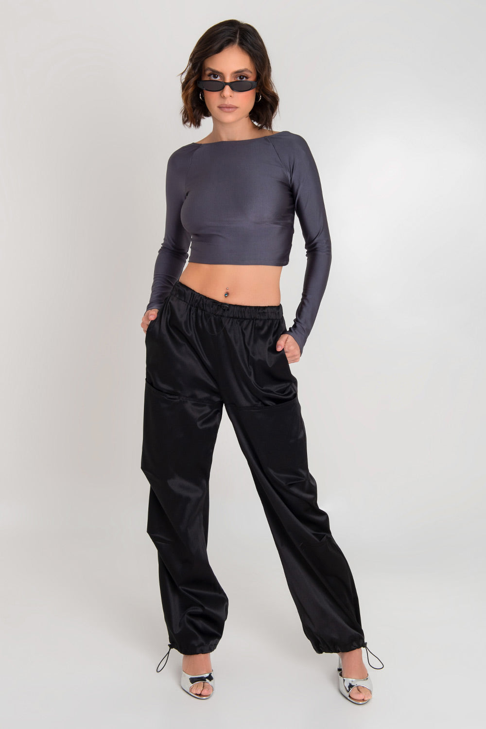 Crop top satinado cuello barco escote espalda – HIGHSTREET