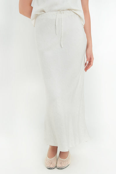 Falda maxi de lino, fit recto, cintura alta con pretina y jareta frontal ajustable.