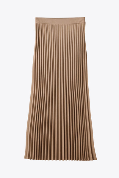 Falda midi plisada, cintura alta con pretina y cierre con cremallera oculta lateral.