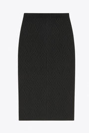 Falda midi de fit ajustado, cintura media elástica, abertura lateral en bajo y detalle de textura en tejido.