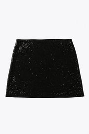 Falda corta de lentejuelas, fit ajustado y cintura alta elástica.
