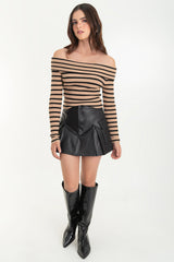 Falda short cargo con tableado efecto piel