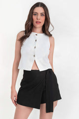 Falda short corte a con lazo lateral