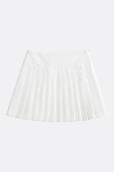 Falda short corto tableado, de cintura alta con pretina ancha, corte en a, detalle de tableado en bajo y cierre lateral con cremallera oculta.