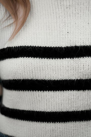 Jersey de punto, estampado rayas, fit oversized, manga larga con rib en puños y cuello redondo.