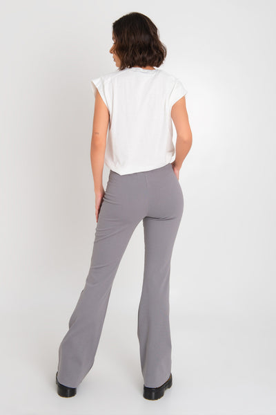 Legging ajustado de fit flare y cintura alta con pretina elástica.