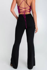 Legging ajustado de cintura alta, pretina elástica ancha, fit palazzo y detalle de aberturas laterales en bajo.