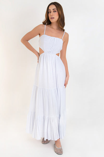 Maxi vestido de escote recto con plisados frontales, tirantes delgados ajustables, corte en a, bajo con capas de olanes, cut out en costados y espalda. Detalle de rib elástico en cintura.