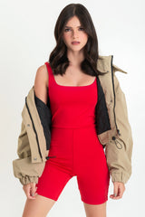 Mono corto deportivo ajustado de tirantes