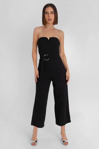 Palazzo strapless de escote v, fit flare, fit ajustado y cinturón con hebilla en contraste. Cierre con cremallera oculta posterior.  Tallas y medidas
