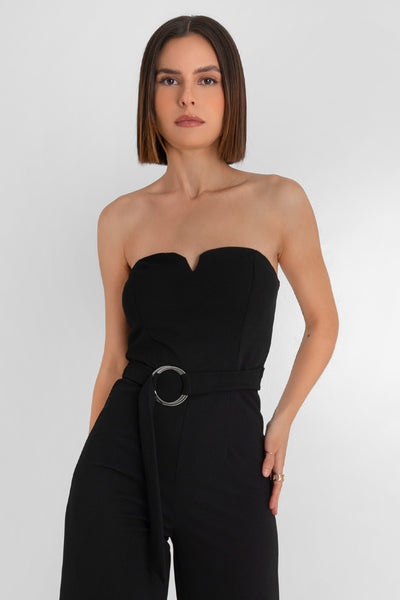 Palazzo strapless de escote v, fit flare, fit ajustado y cinturón con hebilla en contraste. Cierre con cremallera oculta posterior.  Tallas y medidas
