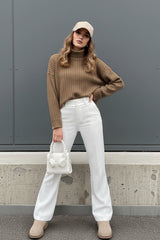 Pantalón ajustado de fit flare tiro alto