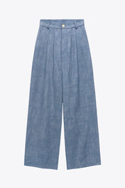 Pantalón de fit culotte, con pinzas al frente, pretina con botón y trabillas para cinturón. Con cintura elástica.&nbsp;