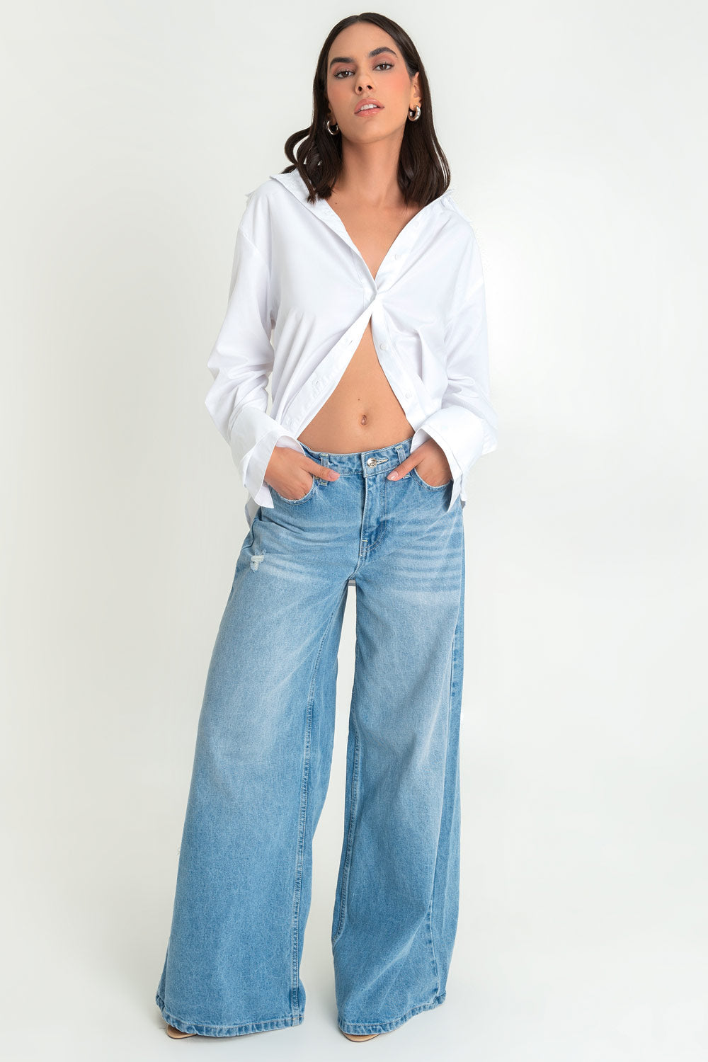 Pantalón de denim fit wide leg low waist