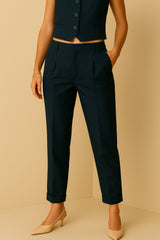 Pantalón de fit recto con pinzas frontales tiro alto