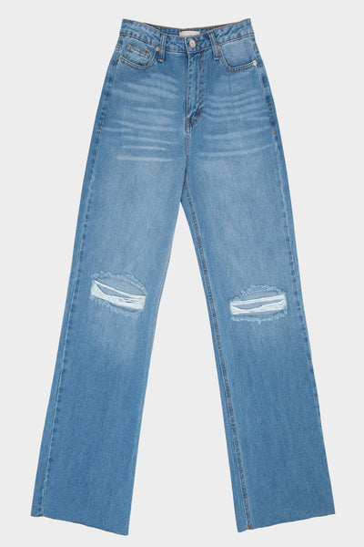 Pantalón wide leg de denim con rotos, tiro alto, bolsillos delanteros y traseros de parche. Cierre con botón y cremallera oculta. Detalle de rotos en bajo.
