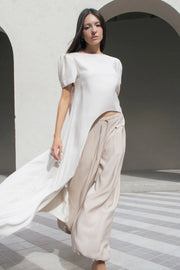 Pantalón fit barrel de cintura media con pretina elástica, jareta frontal ajustable y rib elástico en bajo.