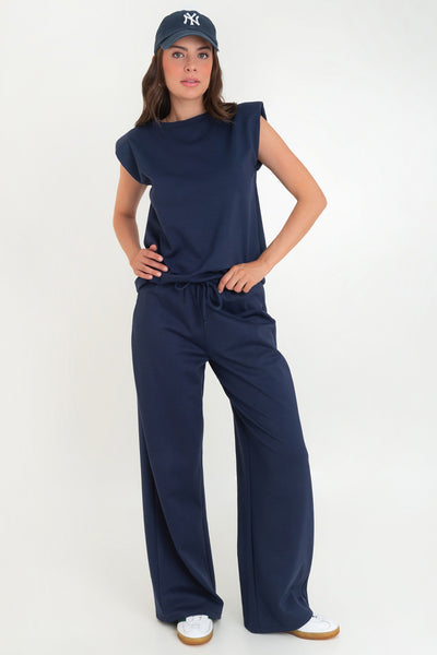 Pantalón de fit wide leg, cintura alta con pretina elástica y jareta frontal ajustable.