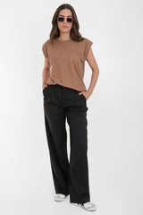 Pantalón wide leg fit con pinzas trabillas laterales