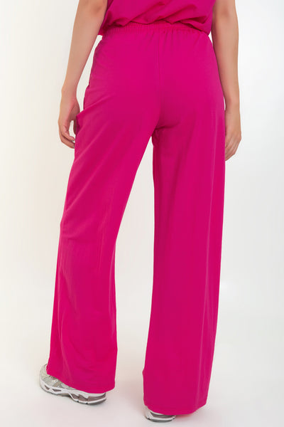 Pantalón de fit wide leg, cintura alta con pretina elástica y jareta frontal ajustable.