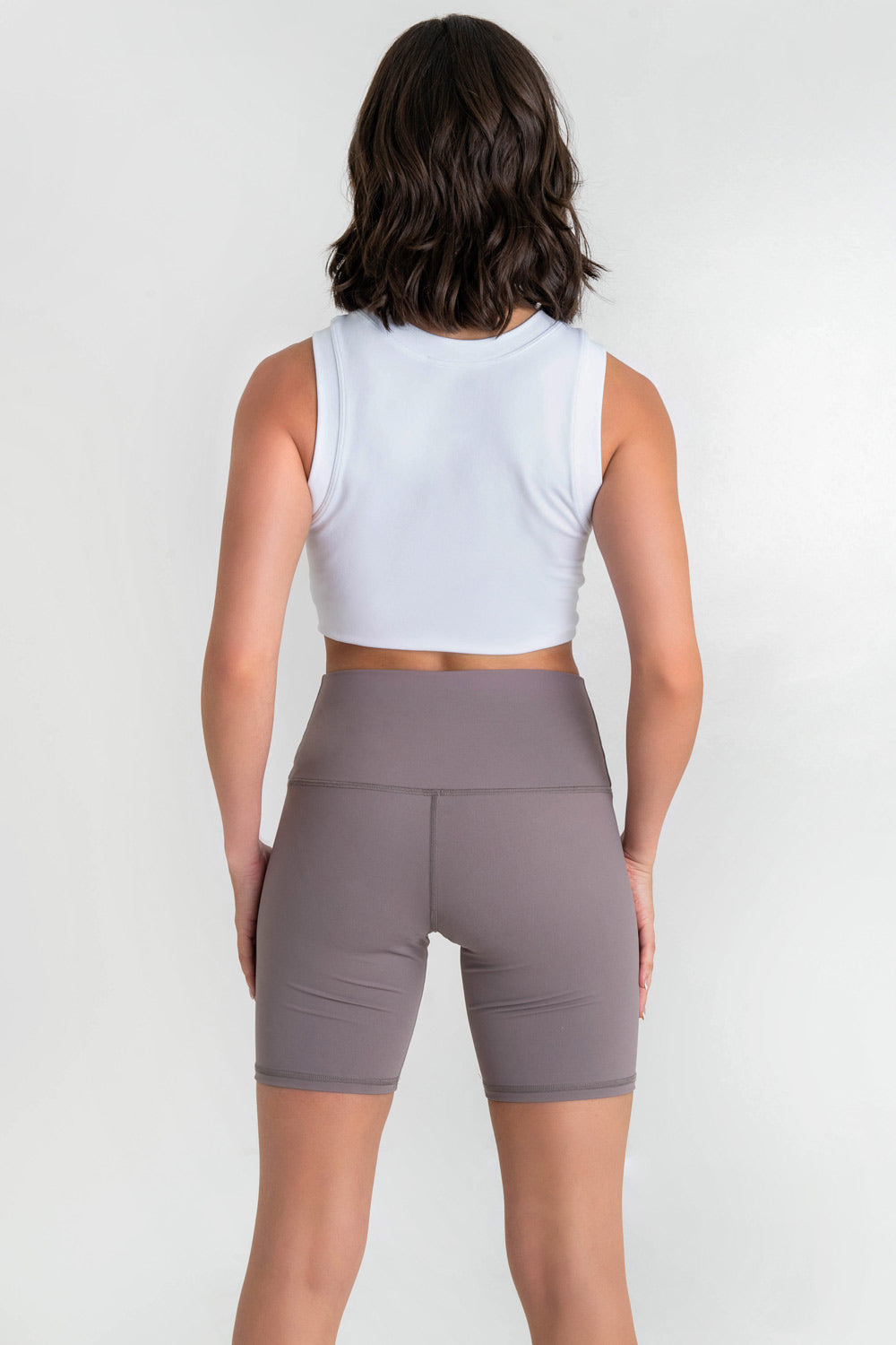 Short biker deportivo de fit ajustado, cintura alta y pretina contorneada.