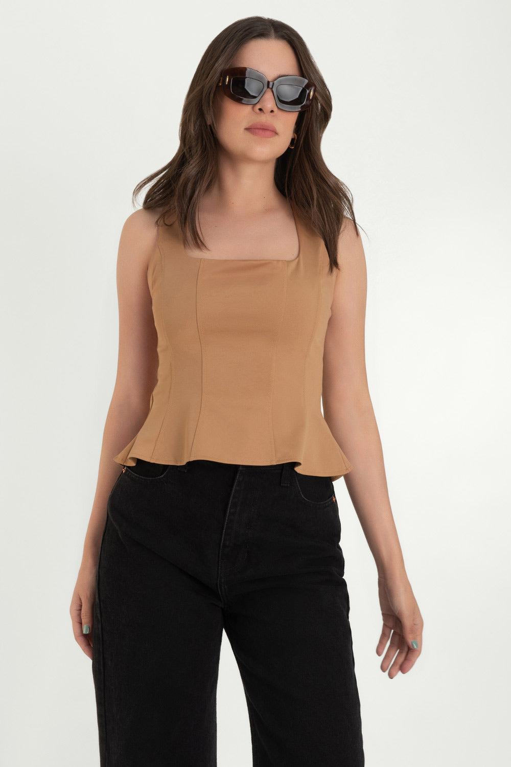 Top ajustado sin mangas peplum con olanes