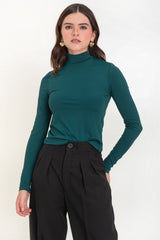 Top básico ajustado de cuello alto