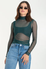 Top básico de mesh fit recto cuello alto