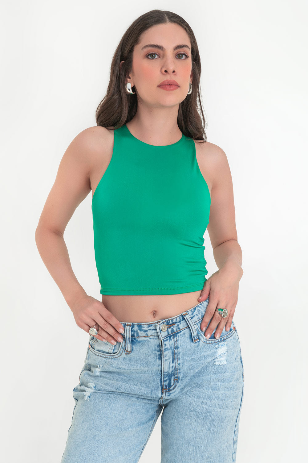 Top básico satinado de fit ajustado, sin mangas y cuello redondo.