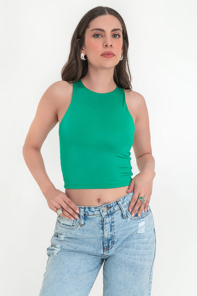 Top básico satinado de fit ajustado, sin mangas y cuello redondo.