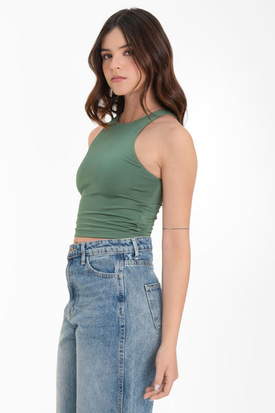Top básico satinado de fit ajustado, sin mangas y cuello redondo.
