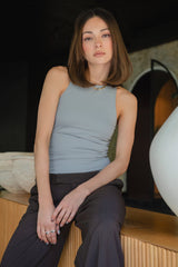 Top básico sin mangas ajustado cuello redondo