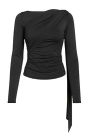 Top de manga larga, fit ajustado, cuello barco y detalle decorativo frontal cruzado con plisados.